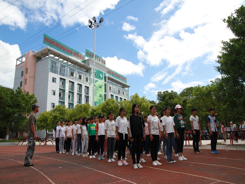 学军人之风采，强自身之素质(图3)