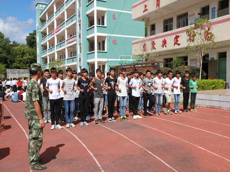 学军人之风采，强自身之素质(图2)